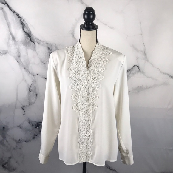 kb lawrence Tops - 🦋KB LAWRENCE🦋 vintage white button up blouse